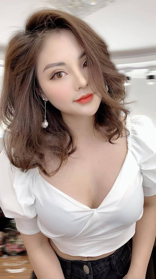 Sau 1 năm kiên trì, nàng hot girl đã sở hữu vóc dáng hoàn toàn mới.&nbsp;