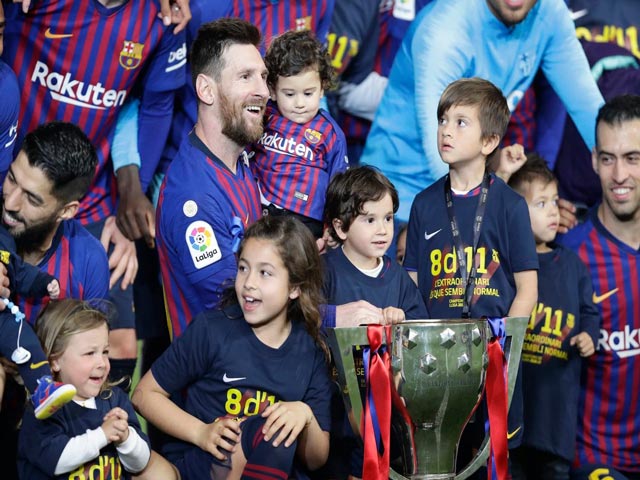 Messi đăng quang La Liga lần thứ 10: Ông vua danh hiệu, Real phải nể