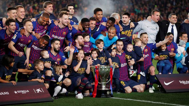 Barca làm vua La Liga: Báo thế giới &#34;ngả mũ&#34; vì Messi, tin đoạt cú ăn ba - 1