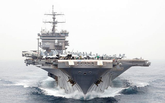 Máy bay không người lái Iran “lởn vởn” trên các tàu chiến Mỹ - 1