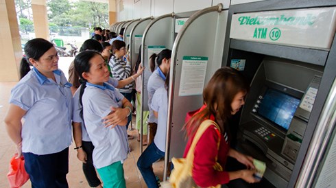 Nhiều ngân hàng cảnh báo giao dịch dịp lễ 30/4 và 1/5 - 1
