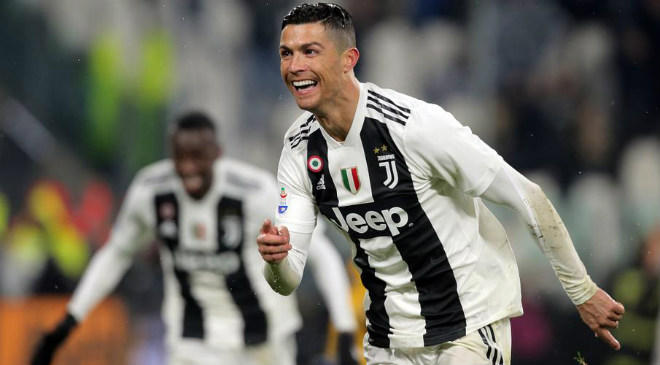 Ronaldo chói lọi: Bắn hạ siêu kỷ lục 600,  đua “Vua phá lưới” được không? - 1