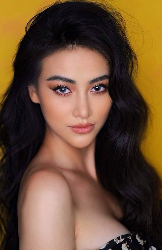Sở hữu gương mặt đẹp đậm chất Á đông, nàng hậu sinh năm 1995 không ngại thử sức mình với nhiều phong cách khác nhau.