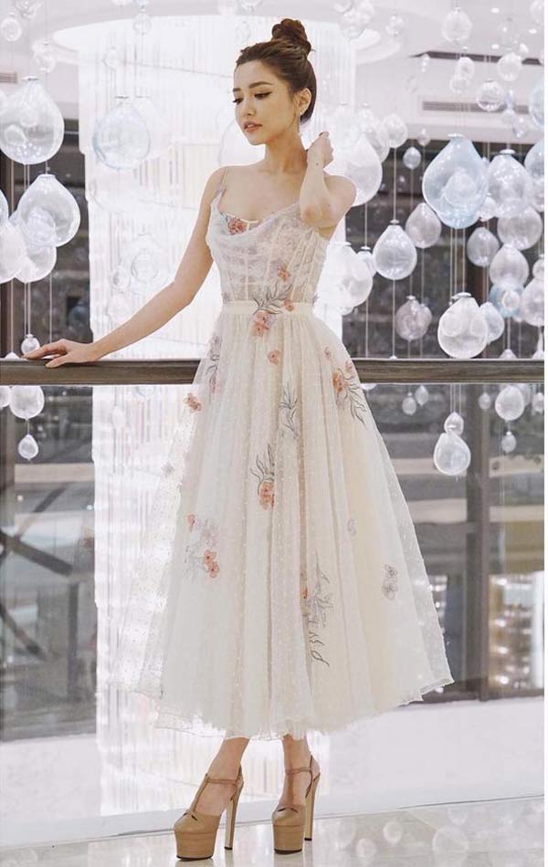 Khả năng đi giày cao gót của người đẹp Việt - 4