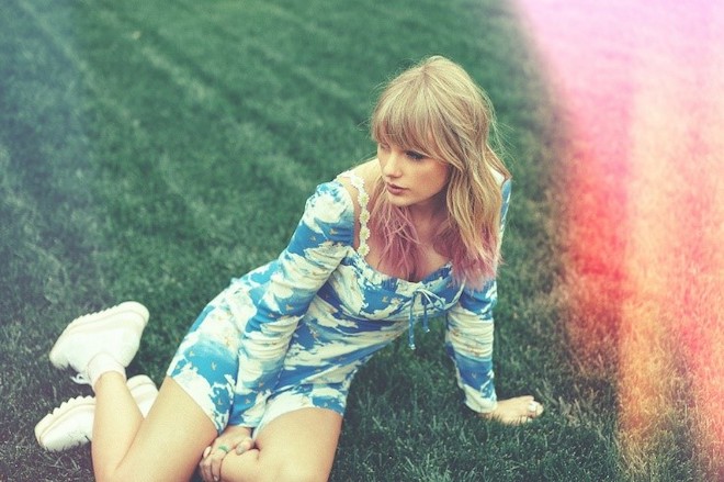 Nữ ca sĩ Taylor Swift &#34;lột bỏ&#34; vẻ sắc lạnh, hóa thân ngọt ngào trên Spotify - 1