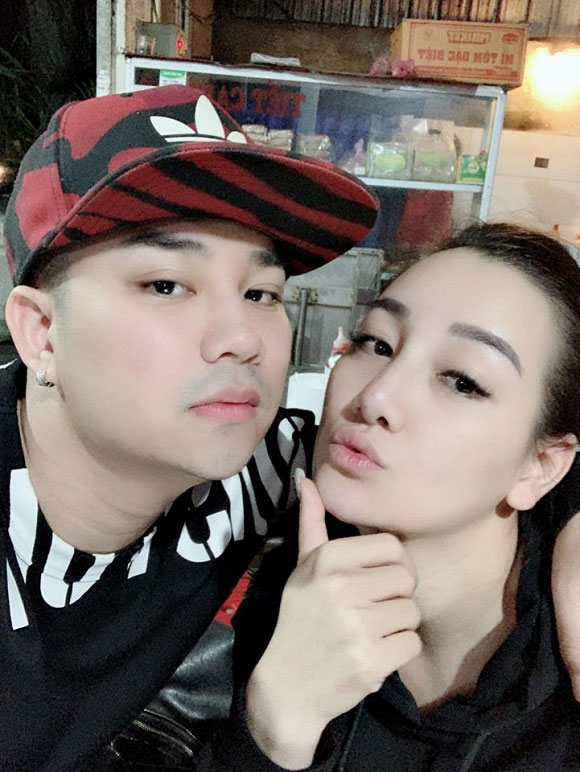 Kỷ niệm 1 năm ngày cưới, Hữu Công chia sẻ bất ngờ - 2