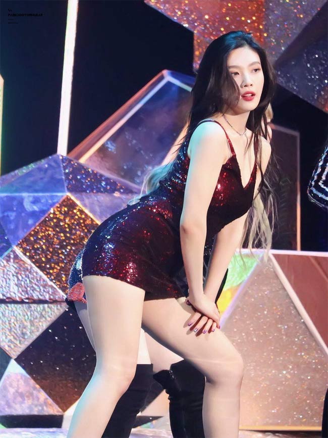 Nhan sắc của Joy được đánh giá cao không kém gì thành viên Irene cùng nhóm. Tuy nhiên Joy có vẻ đẹp sexy hơn.