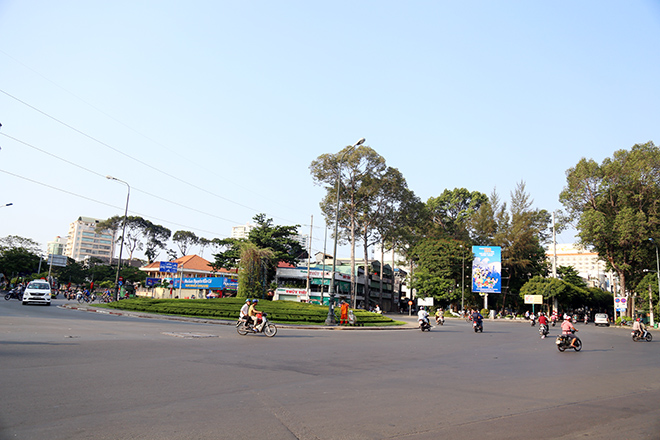 Người dân “rủ nhau đi trốn”, đường phố Sài Gòn yên bình, thông thoáng đến lạ - 9