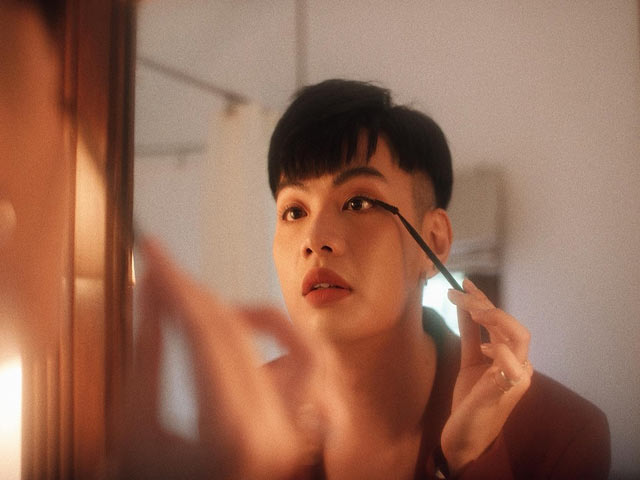 Làm đẹp - Đào Bá Lộc khiến hội chị em ghen tỵ vì "gia tài" son môi, đồ makeup phong phú