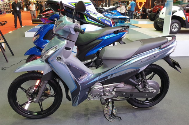 2019 Yamaha Finn 125 bản màu xanh lam, đúng là có nhiều nét không thua gì Honda Future.