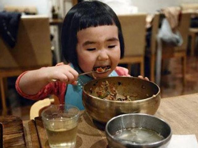 Giáo dục - du học - Khen con đúng cách với nguyên tắc "bàn tay"