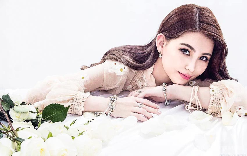 Cô vợ lai Tây kém 15 tuổi đẹp như thiên thần khiến Châu Kiệt Luân mê mệt - 8