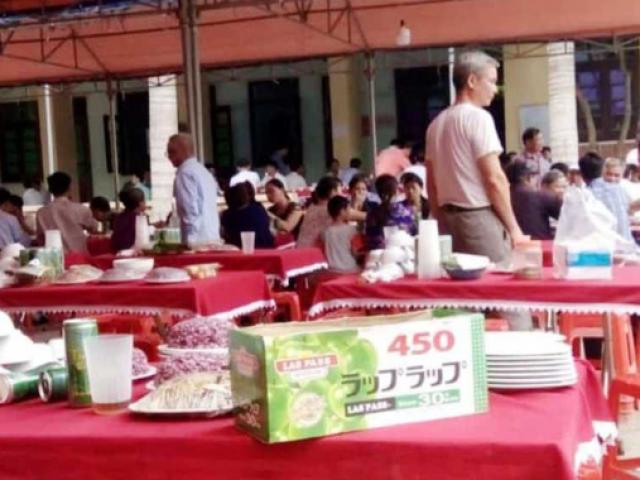 Tin tức trong ngày - Về nghỉ hưu, hạt phó kiểm lâm mở tiệc tại trụ sở để "đoàn tụ gia đình"