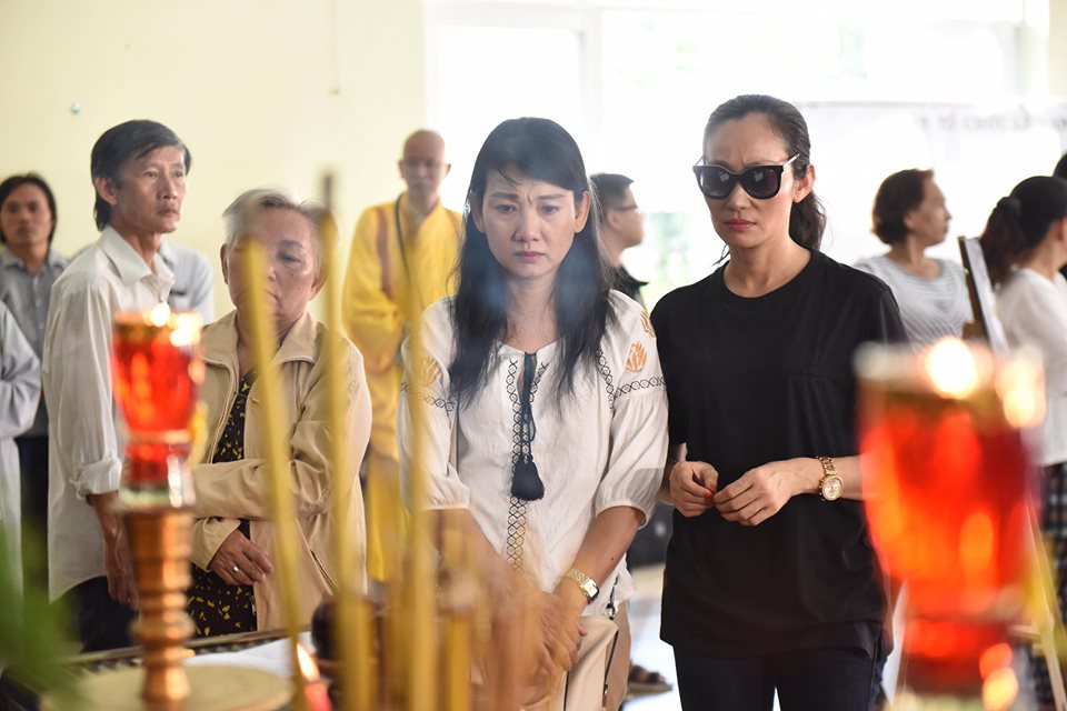 Ốc Thanh Vân và các đồng nghiệp khóc thương khi đến viếng nghệ sĩ Lê Bình - 7