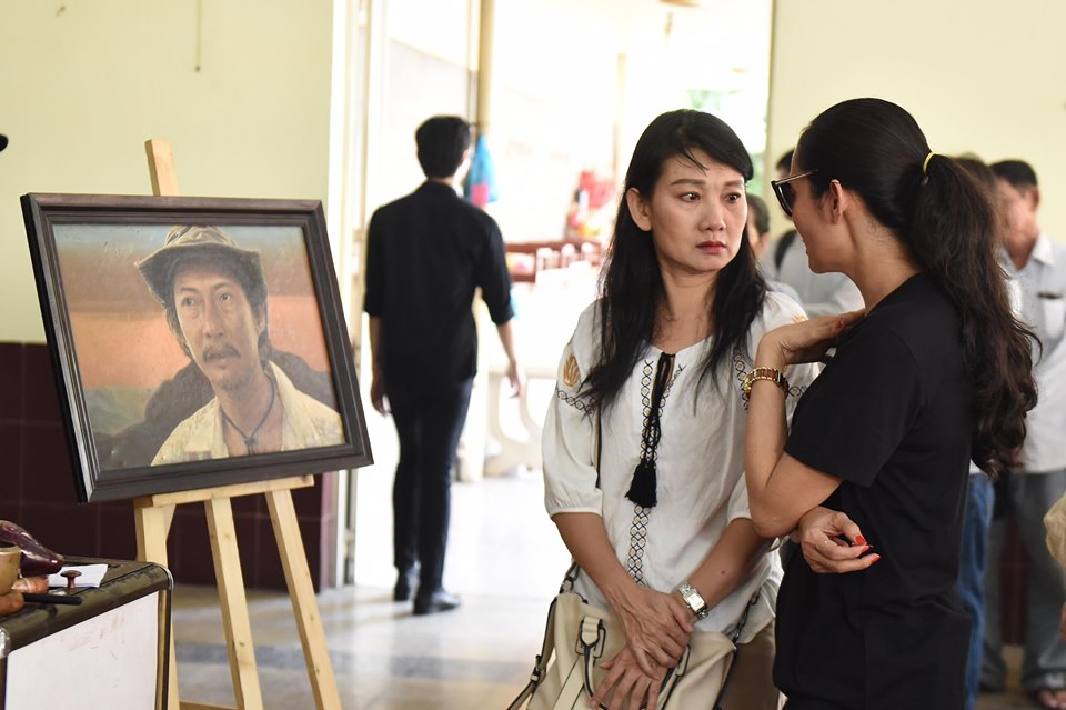 Ốc Thanh Vân và các đồng nghiệp khóc thương khi đến viếng nghệ sĩ Lê Bình - 5