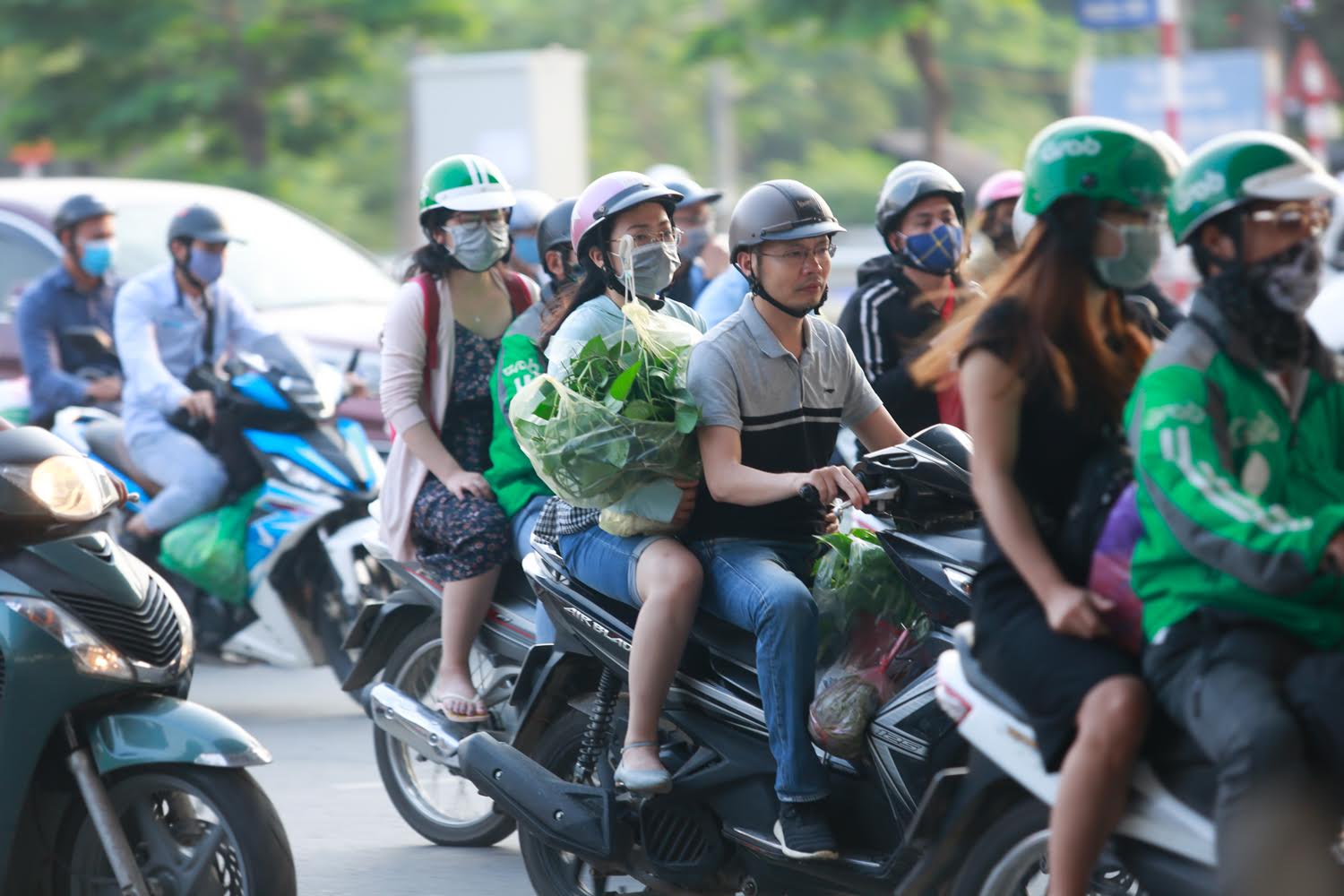 Người dân vật vã, bơ phờ đổ về HN, TP.HCM ngày nghỉ lễ cuối - 5