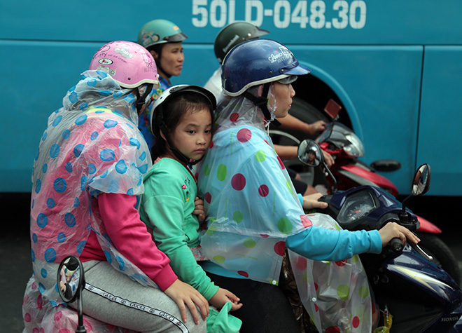 Người dân vật vã, bơ phờ đổ về HN, TP.HCM ngày nghỉ lễ cuối - 13