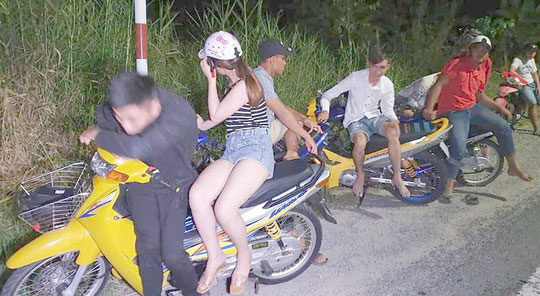 Hàng trăm quái xế gây náo loạn trên tuyến đường Xuyên Á - 5
