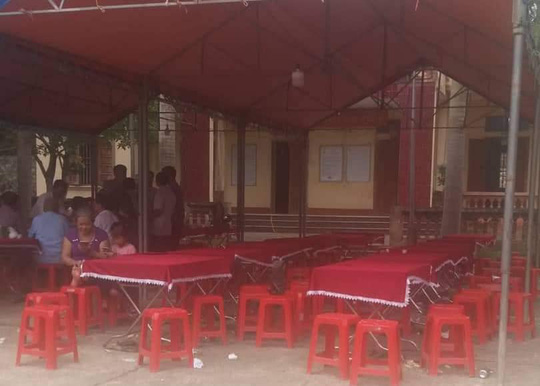 Về nghỉ hưu, hạt phó kiểm lâm mở tiệc tại trụ sở để "đoàn tụ gia đình" - 2