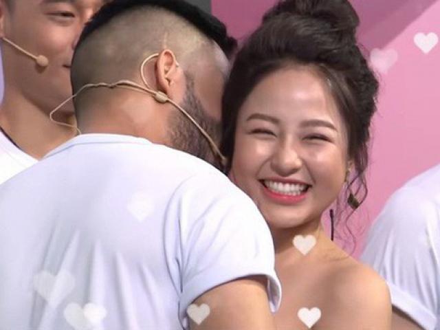 Giải trí - Mẫu nam diễn cảnh tình tứ với Trâm Anh nói gì về việc bị cắt khỏi sóng VTV3?