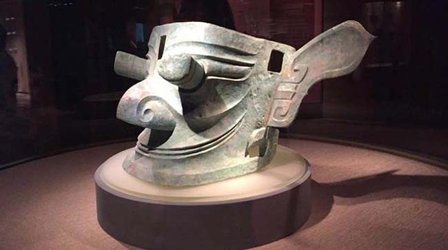 10. Bảo tàng Sanxingdui

Được trưng bày trong bảo tàng Sanxingdui là nhiều đồ vật tinh xảo của đồ đồng, đồ ngọc, đồ đá, đồ vàng, v.v ... rất đa dạng về hình dạng và độc đáo không chỉ ở Trung Quốc mà trên toàn thế giới. 