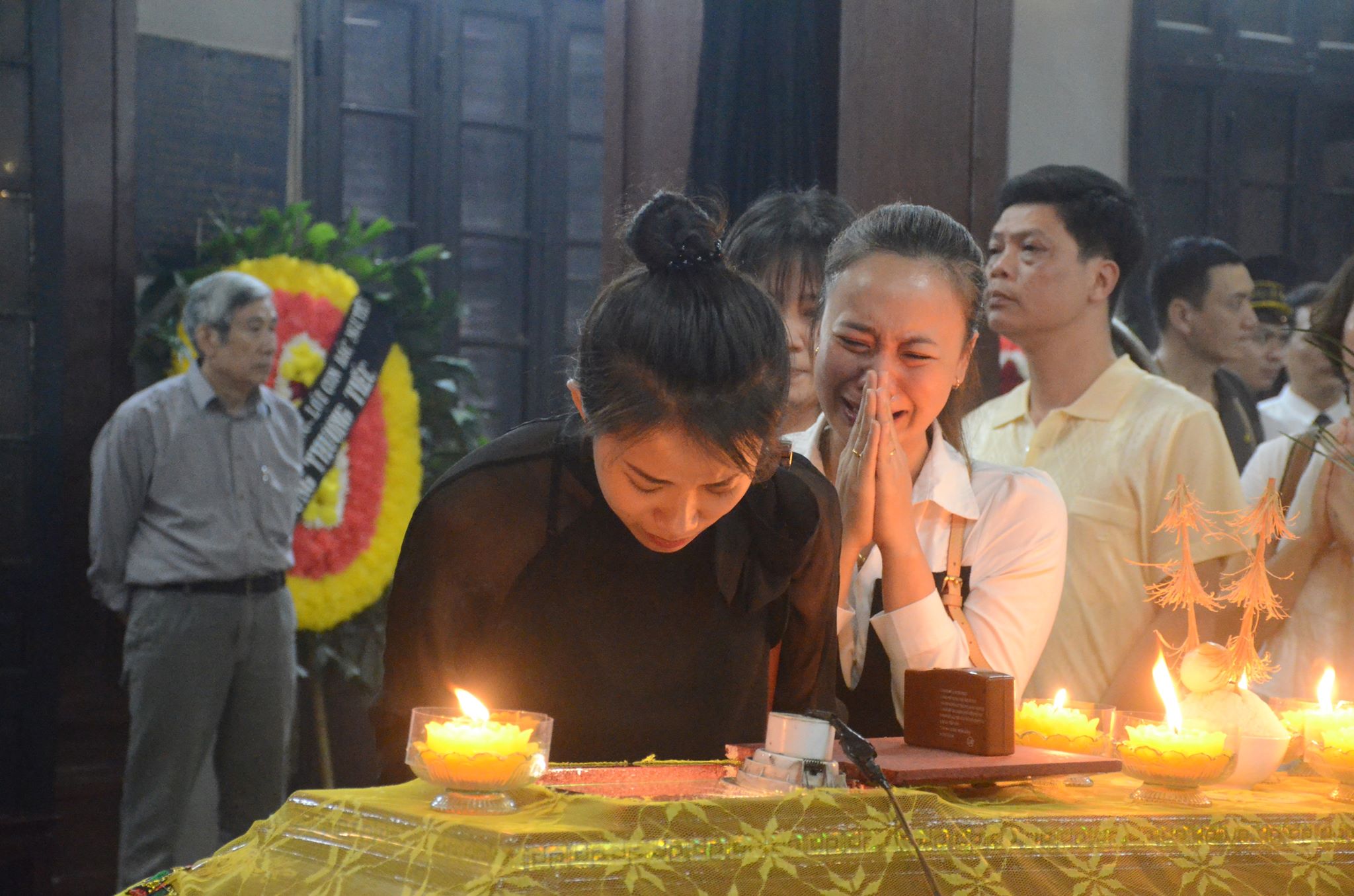 Nhiều nghệ sĩ xúc động tiễn biệt nữ đồng nghiệp tử nạn ở hầm Kim Liên - 3