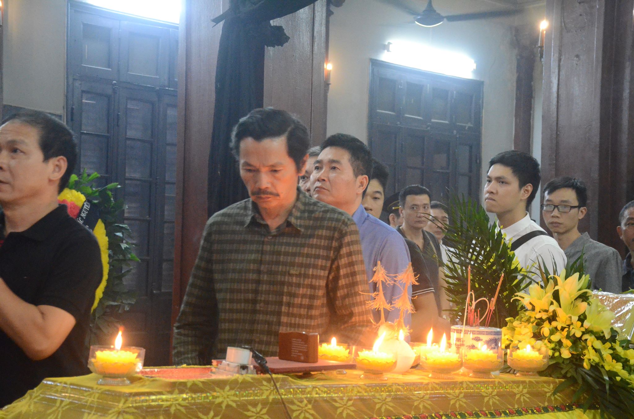 Nhiều nghệ sĩ xúc động tiễn biệt nữ đồng nghiệp tử nạn ở hầm Kim Liên - 6