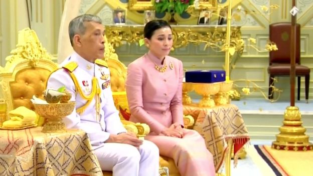 Nữ tiếp viên hàng không trở thành đại tướng, hoàng hậu Thái Lan thế nào? - 3