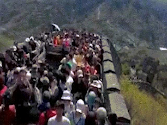 Thế giới - Hơn 5 vạn người lèn nhau trên một đoạn Vạn Lý Trường Thành dịp 1.5