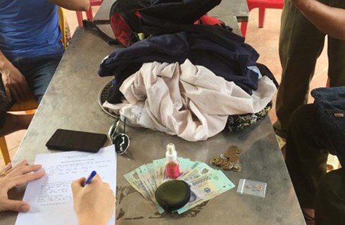 Gia đình giáo viên tại Ba Vì trả lại ba lô có tiền cho người đánh rơi - 2