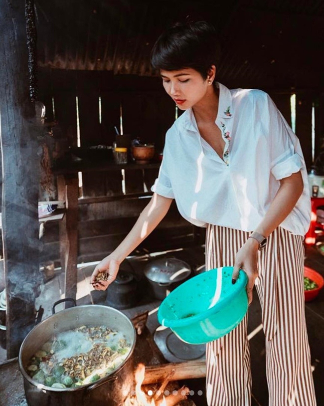 Mỗi lần về quê, Top 6 Vietnam Next Top Model 2015 lại "gây thương nhớ" với hình ảnh giản dị thế này.