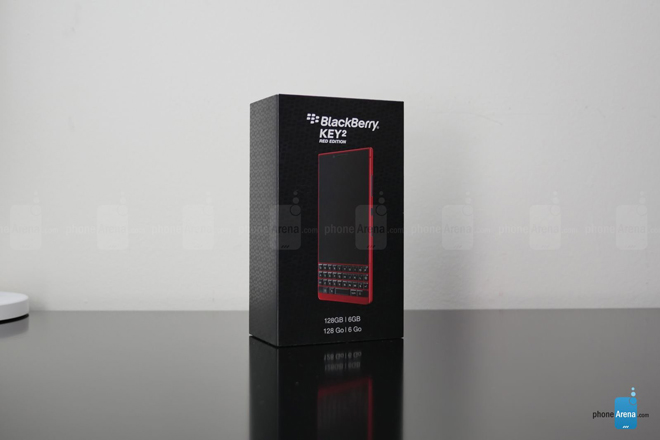 Trên tay BlackBerry Key 2 đỏ: Đẹp nhưng đắt - 1