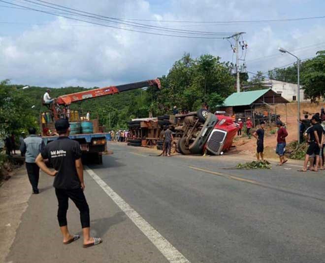 Nóng 24h qua: “Chặt chém” rồi đánh khách chảy máu đầu, quán ăn bị đập phá - 4