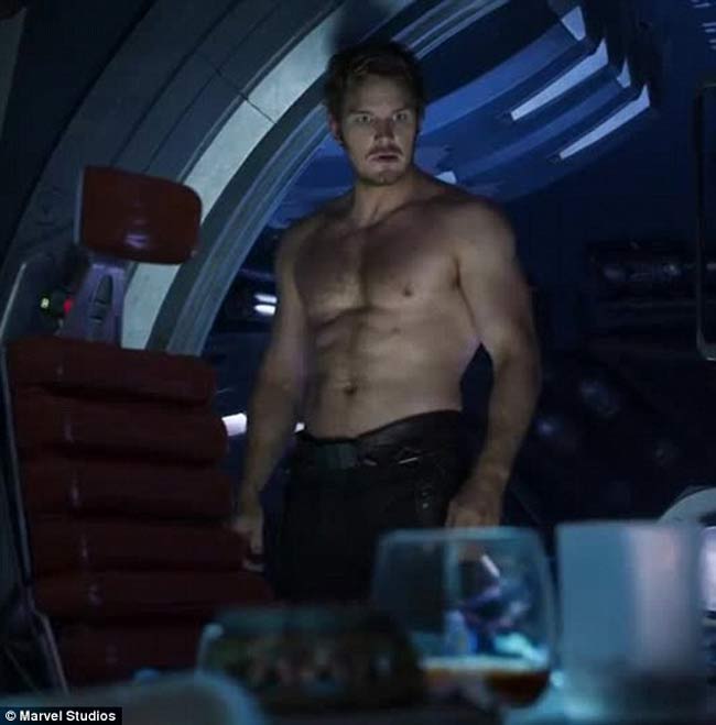 Chris Pratt thắt chặt chế độ ăn uống, từ bỏ thói quen ăn vặt, đặc biệt tránh xa đồ ăn nhanh. Anh tự chuẩn bị cho mình những bữa ăn khoa học, vừa đủ lượng calo cần thiết trong ngày nhưng giàu dinh dưỡng.&nbsp;