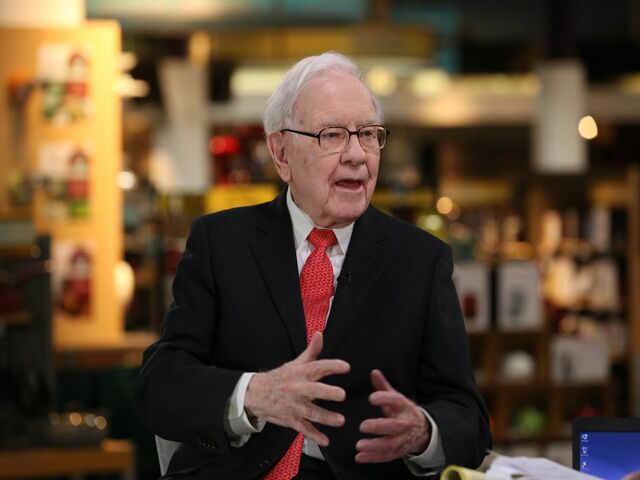 Kinh doanh - Warren Buffett: “Đừng bao giờ nghe lời những người như tôi”