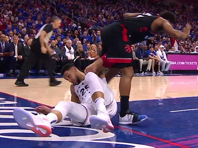 Thể thao - Chơi bẩn tai tiếng: Đánh “chỗ hiểm” đối phương, mất ngay 500 triệu đồng