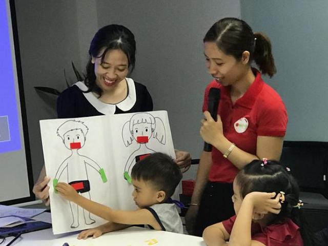 Giáo dục - du học - Đua nhau đưa trẻ đi học chống xâm hại