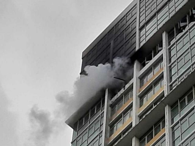 Tin tức trong ngày - Lửa bốc lên cuồn cuộn tại chung cư ở Sài Gòn, cư dân tháo chạy thục mạng