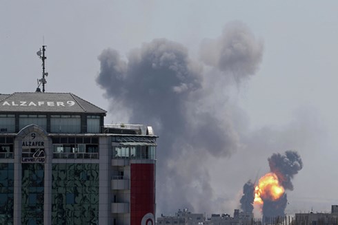 Israel tấn công 200 mục tiêu ở Gaza, chiến binh Palestine đáp trả 430 tên lửa - 1