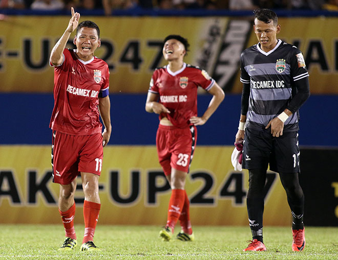 Hà Nội FC thoát thua phút chót: Quang Hải có hành động &#34;lạ&#34; - 10