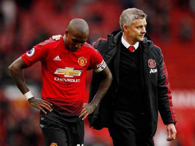 Bóng đá - Fan MU sỉ nhục giải "Cầu thủ của năm": Bầu cho Mourinho, đòi đội nữ lên thay