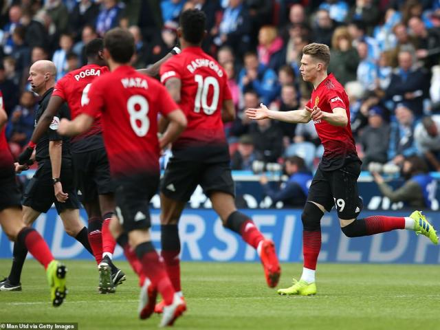 MU lập 2 kỷ lục buồn, dốc sức cổ vũ... Man City đoạt FA Cup