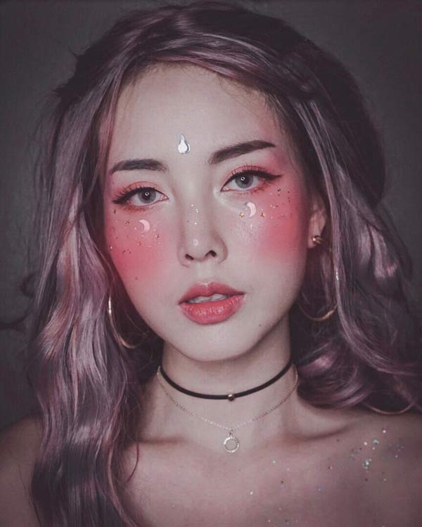 Đính đá lên móng xưa rồi, giờ hot trend là dát vàng lên mặt - 5