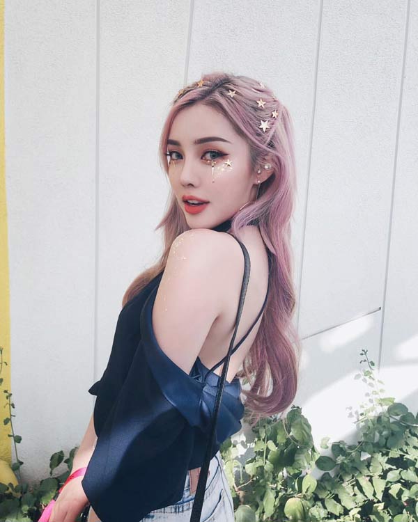 Đính đá lên móng xưa rồi, giờ hot trend là dát vàng lên mặt - 1