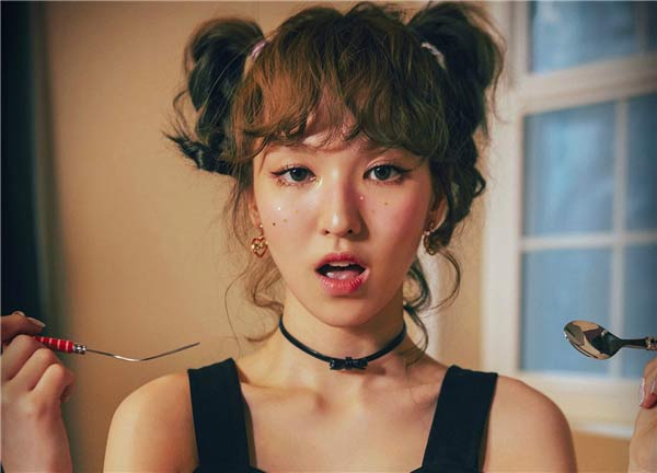 Đính đá lên móng xưa rồi, giờ hot trend là dát vàng lên mặt - 10