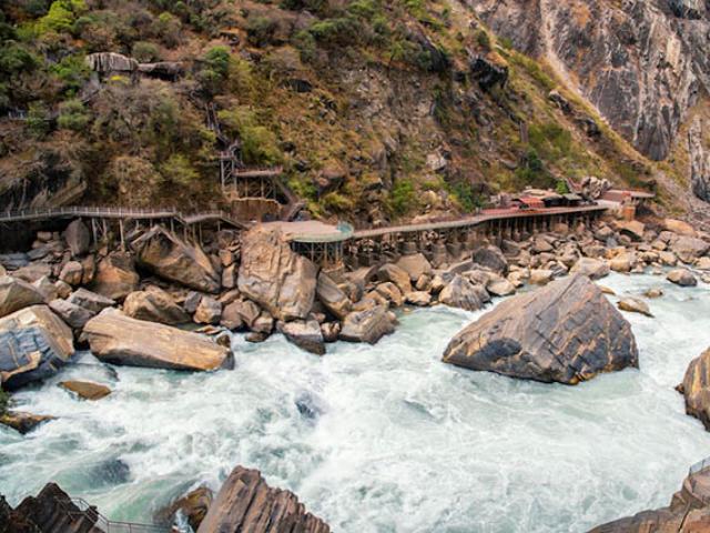 Du lịch - "Người hàng xóm" sát vách Việt Nam có những điểm đến đẹp mê mẩn thế này