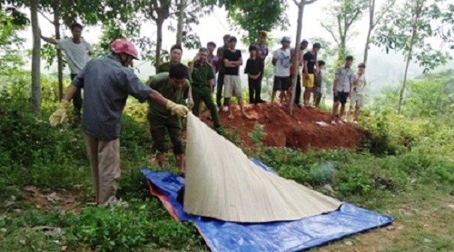 Liên tiếp phát hiện thi thể 2 người đàn ông ở bìa rừng - 1