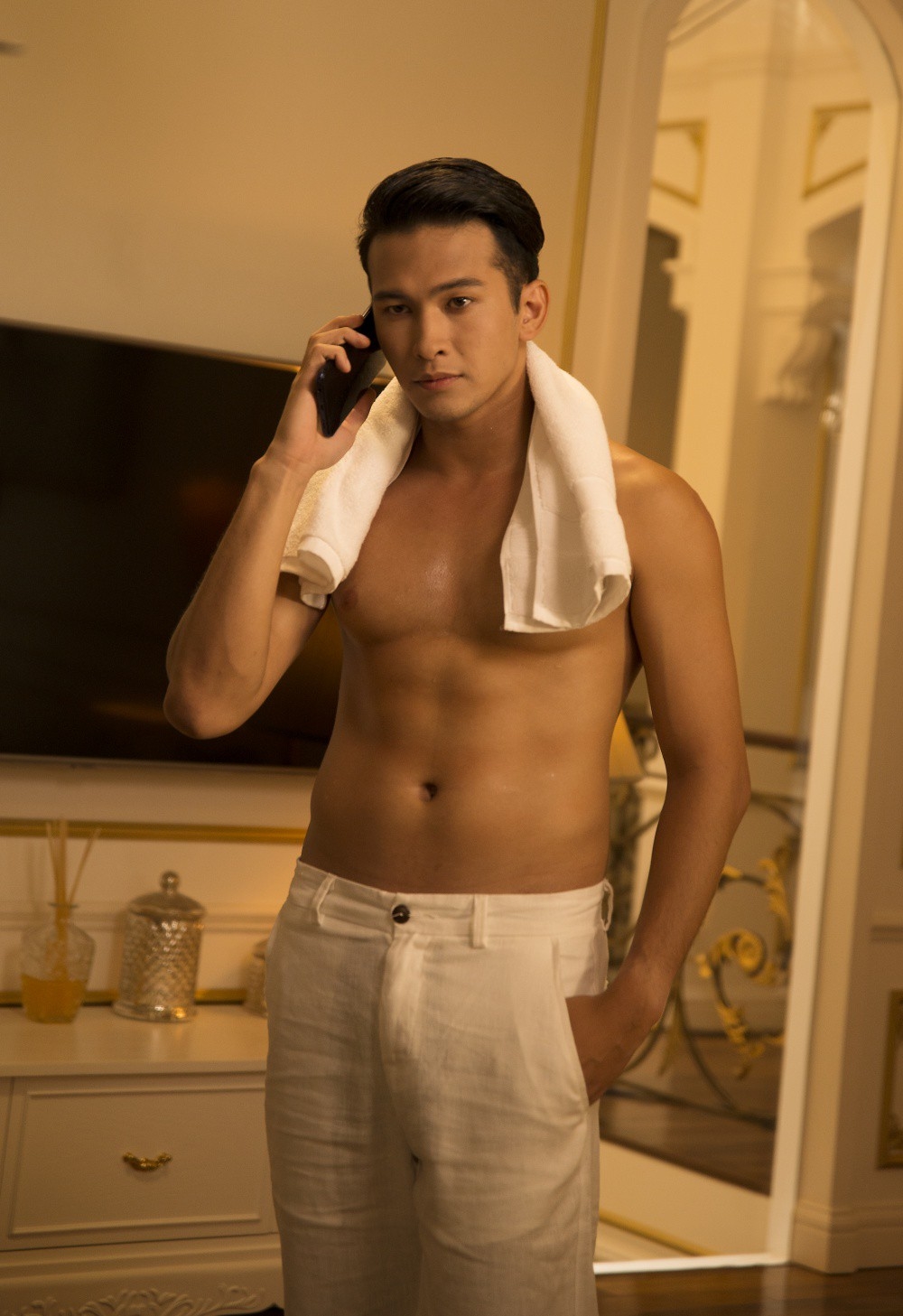 "Soái ca" Thái Lan gây sốt với câu nói "Em dậy đi" hóa ra là người quen - 3