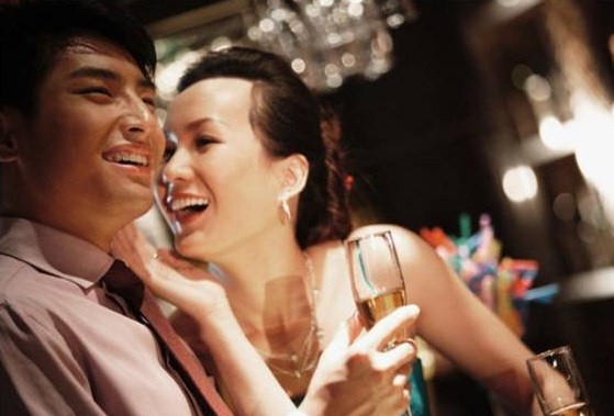 Ngất ngây say nắng nam đồng nghiệp đáng tuổi con vì chồng không biết làm điều này - 1