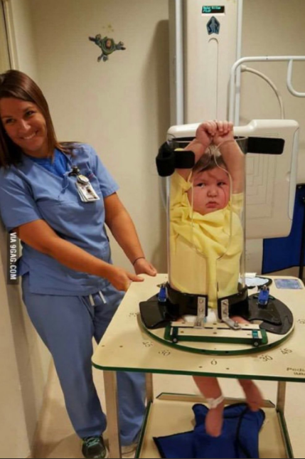 Hình ảnh "yêu không chịu nổi" của trẻ khi chụp X-quang - 2